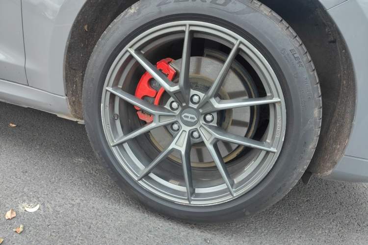 Used Hima AITO M5 2022 Range-Extended Rear-Drive Standard Version Right Front Wheel Hub