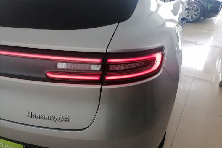 Used Hima AITO M5 2022 Extended-Range Four-Wheel Drive Ultimate Edition Right Rear Taillight