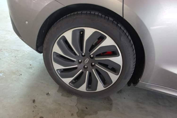 Used Hima AITO M5 2022 Range-Extended Rear-Drive Standard Version Right Rear Wheel Hub