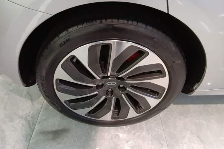 Used Hima AITO M5 2022 Extended-Range Four-Wheel Drive Performance Version Right Rear Wheel Hub