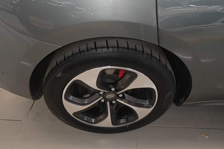 Used Hima AITO M5 2022 Range-Extended Rear-Drive Standard Version Right Rear Wheel Hub