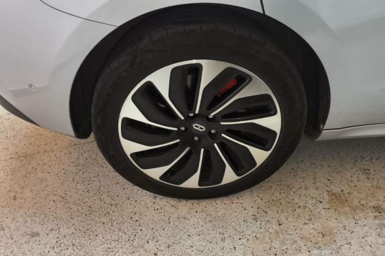 Used Hima AITO M5 2022 Extended-Range Four-Wheel Drive Performance Version Right Rear Wheel Hub