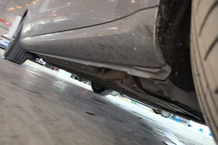 Used Hima AITO M5 2022 Range-Extended Rear-Drive Standard Version Right Side Sill