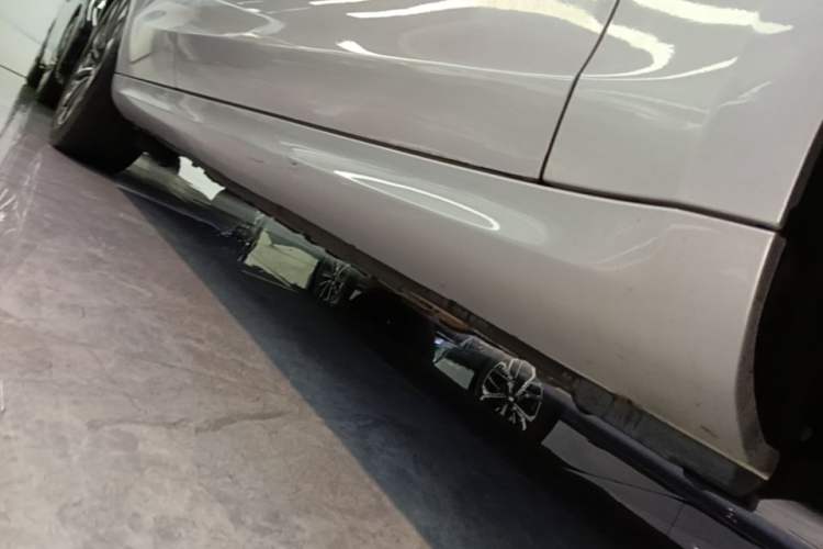 Used Hima AITO M5 2022 Extended-Range Four-Wheel Drive Performance Version Right Side Sill
