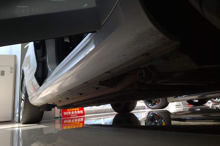Used Hima AITO M5 2022 Extended-Range Four-Wheel Drive Performance Version Right Side Sill