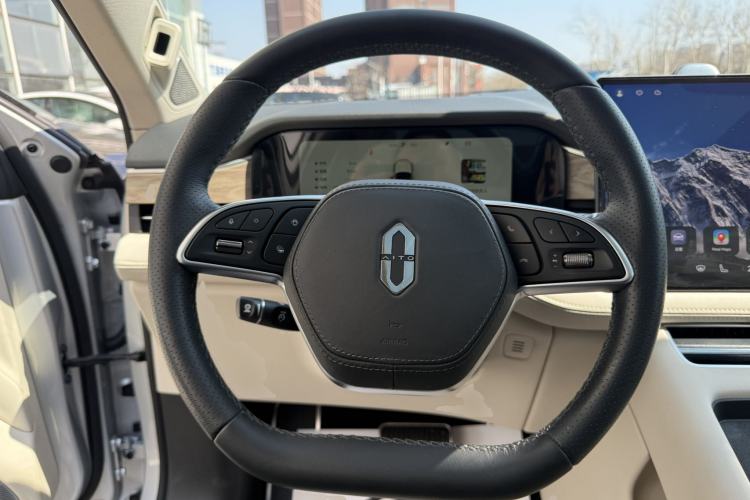 Used Hima AITO M5 2022 Extended-Range Four-Wheel Drive Ultimate Edition Steering Wheel