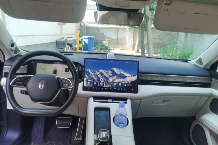 Used Hima AITO M5 2022 Extended-Range Four-Wheel Drive Performance Version Center Console