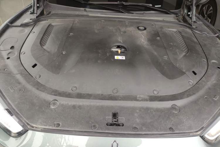 Used Hima AITO M5 2022 Extended-Range Four-Wheel Drive Performance Version Engine Bay