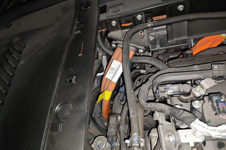 Used Hima AITO M5 2022 Extended-Range Four-Wheel Drive Performance Version Engine Bay Right