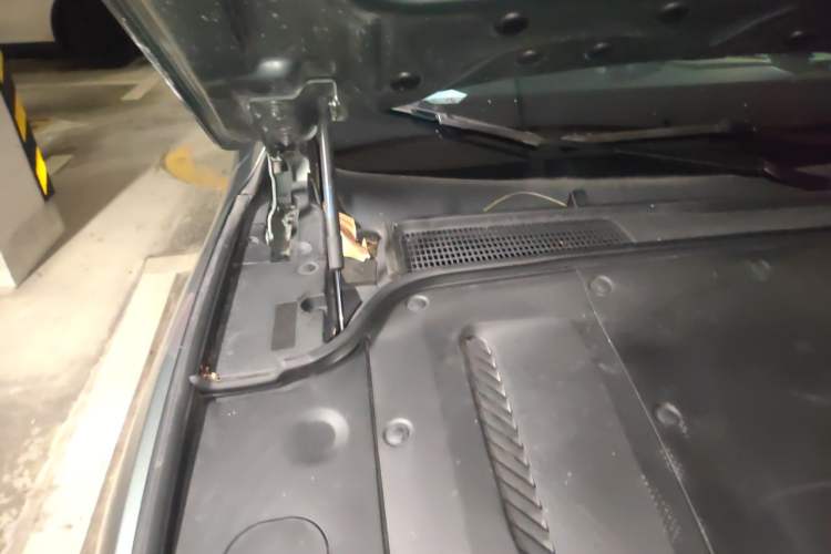 Used Hima AITO M5 2022 Extended-Range Four-Wheel Drive Performance Version Engine Bay Right