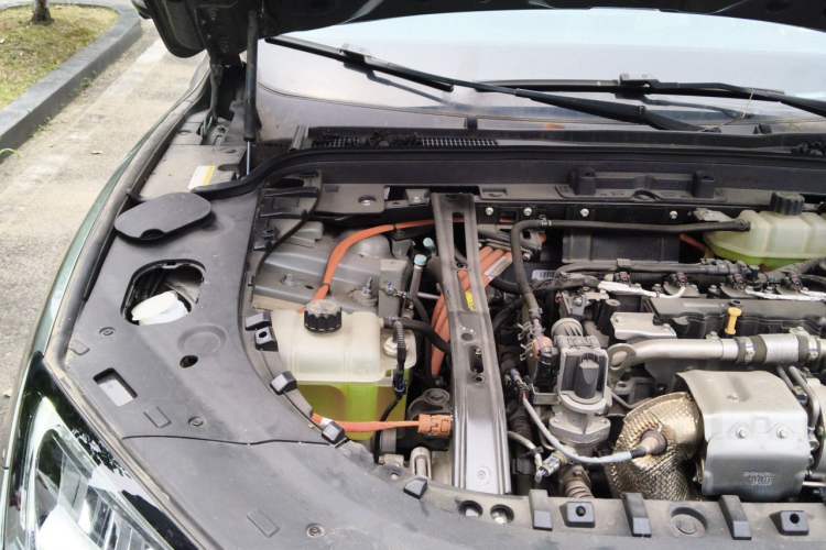 Used Hima AITO M5 2022 Extended-Range Four-Wheel Drive Performance Version Engine Bay Right