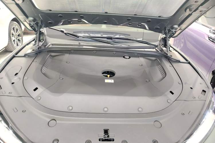 Used Hima AITO M5 2022 Extended-Range Four-Wheel Drive Performance Version Engine Bay