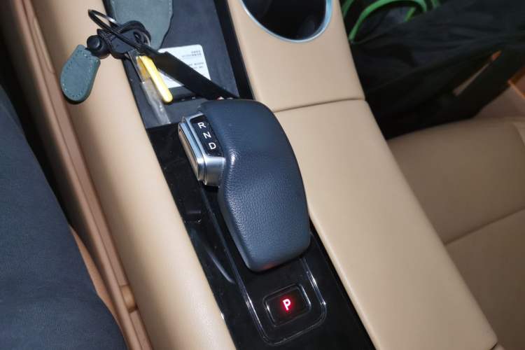 Used Hima AITO M5 2022 Extended-Range Four-Wheel Drive Ultimate Edition Gear Lever