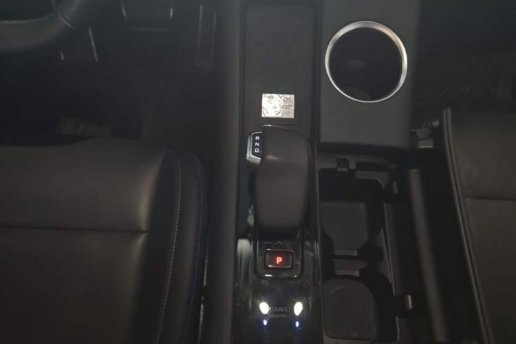 Used Hima AITO M5 2022 Extended-Range Four-Wheel Drive Ultimate Edition Gear Lever