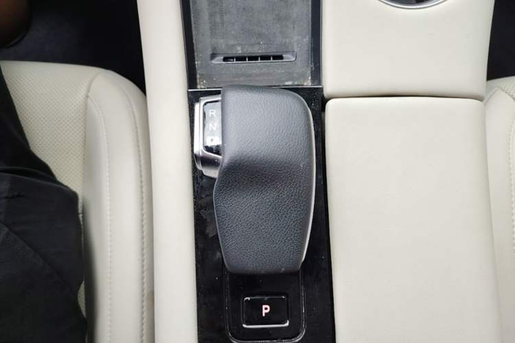 Used Hima AITO M5 2022 Range-Extended Rear-Drive Standard Version Gear Lever