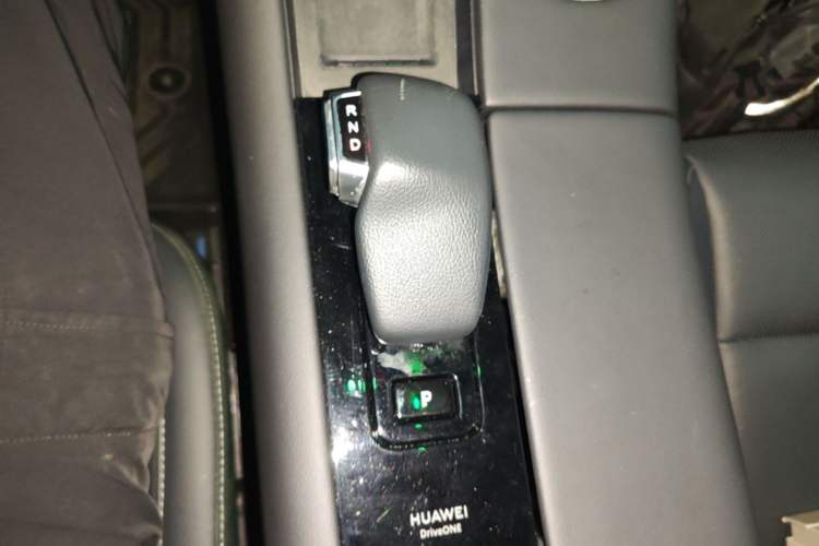 Used Hima AITO M5 2022 Extended-Range Four-Wheel Drive Performance Version Gear Lever