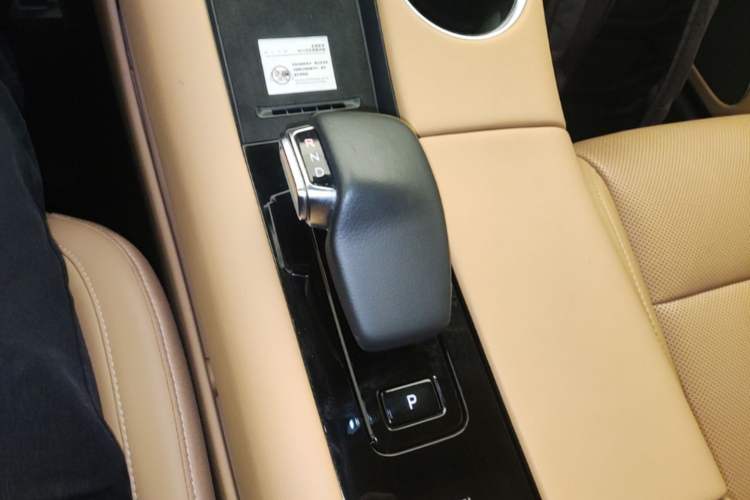 Used Hima AITO M5 2022 Extended-Range Four-Wheel Drive Ultimate Edition Gear Lever