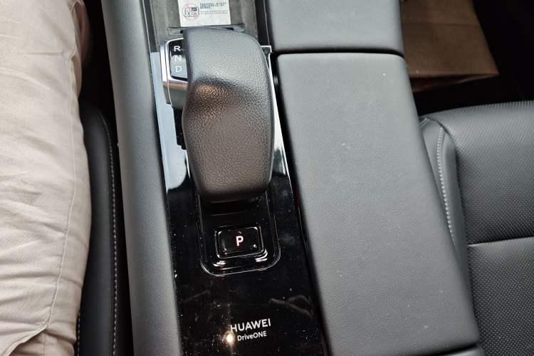 Used Hima AITO M5 2022 Extended-Range Four-Wheel Drive Performance Version Gear Lever