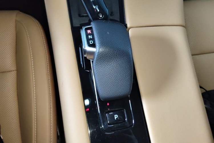 Used Hima AITO M5 2022 Extended-Range Four-Wheel Drive Ultimate Edition Gear Lever