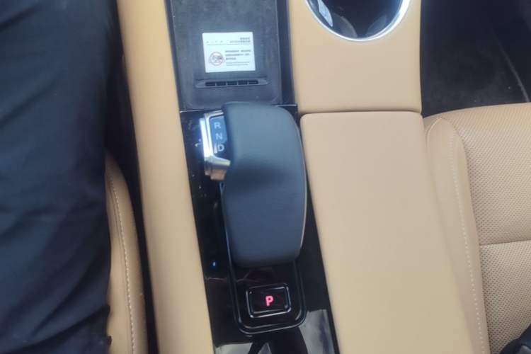 Used Hima AITO M5 2022 Extended-Range Four-Wheel Drive Ultimate Edition Gear Lever
