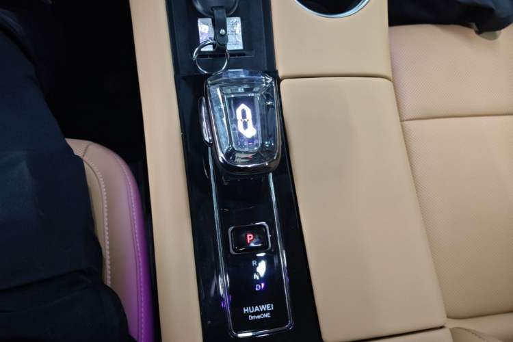 Used Hima AITO M5 2022 Extended-Range Four-Wheel Drive Flagship Edition Gear Lever
