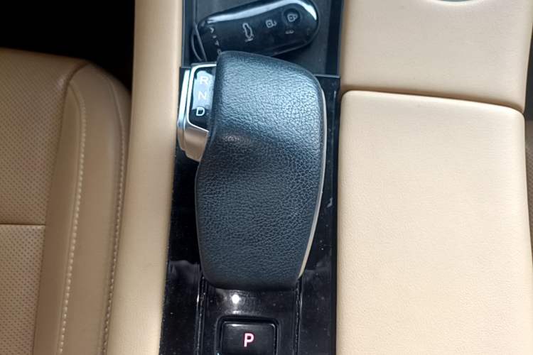 Used Hima AITO M5 2022 Range-Extended Rear-Drive Standard Version Gear Lever