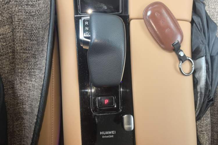 Used Hima AITO M5 2022 Extended-Range Four-Wheel Drive Ultimate Edition Gear Lever