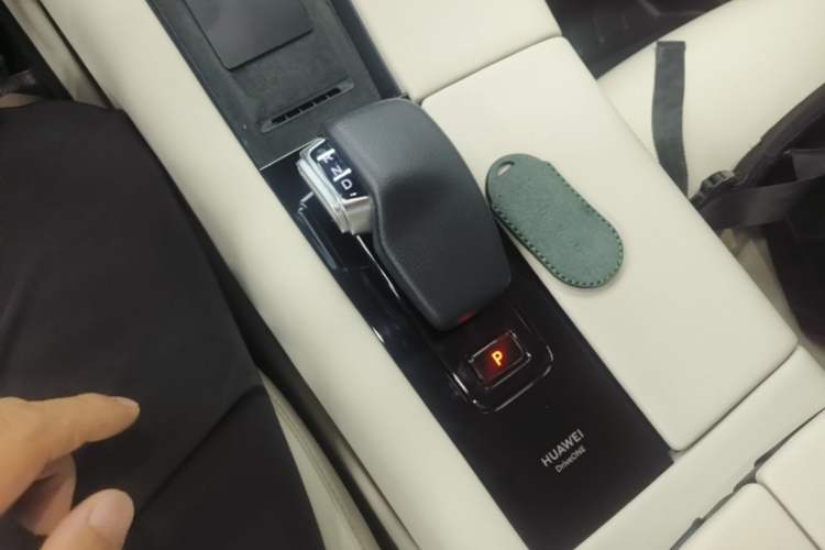 Used Hima AITO M5 2022 Extended-Range Four-Wheel Drive Performance Version Gear Lever