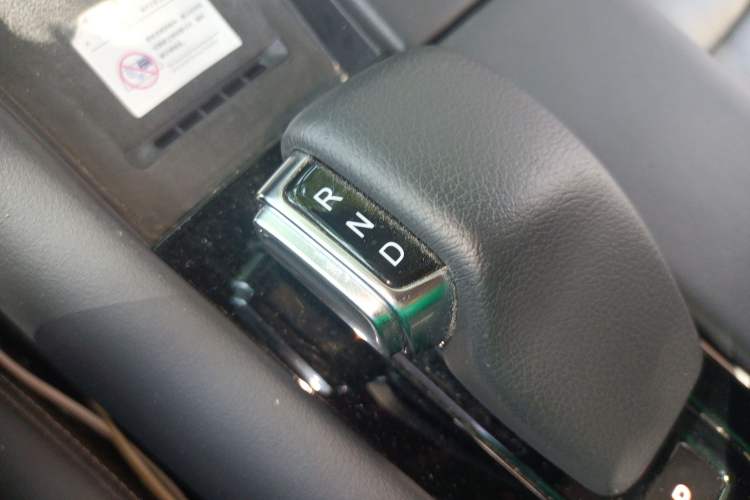 Used Hima AITO M5 2022 Extended-Range Four-Wheel Drive Ultimate Edition Gear Lever