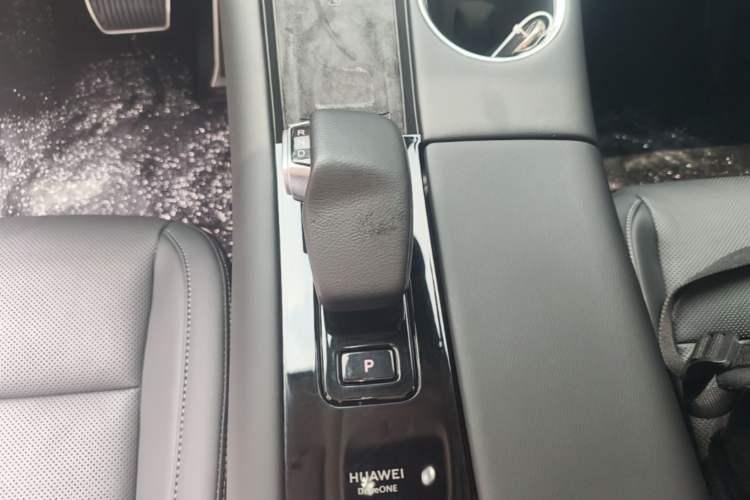 Used Hima AITO M5 2022 Extended-Range Four-Wheel Drive Performance Version Gear Lever