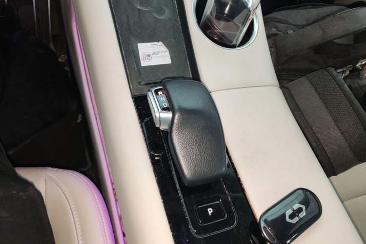 Used Hima AITO M5 2022 Extended-Range Four-Wheel Drive Performance Version Gear Lever