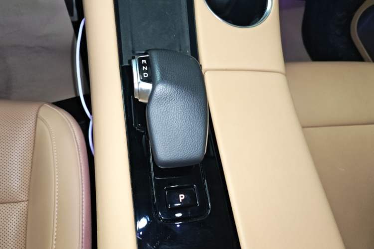 Used Hima AITO M5 2022 Extended-Range Four-Wheel Drive Ultimate Edition Gear Lever