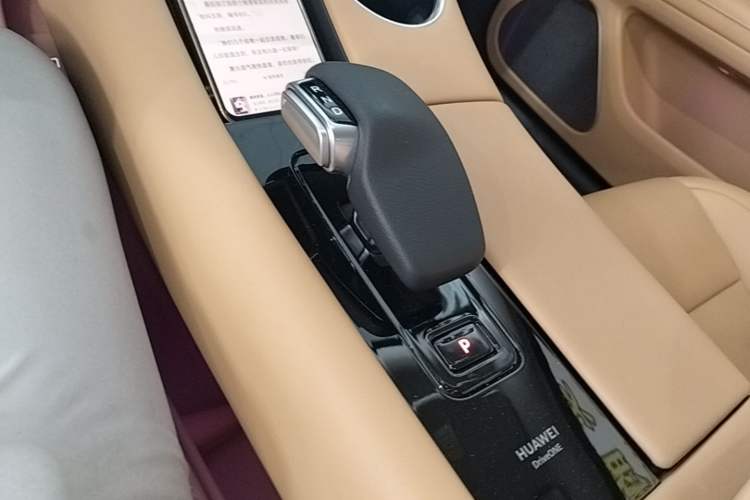 Used Hima AITO M5 2022 Extended-Range Four-Wheel Drive Ultimate Edition Gear Lever