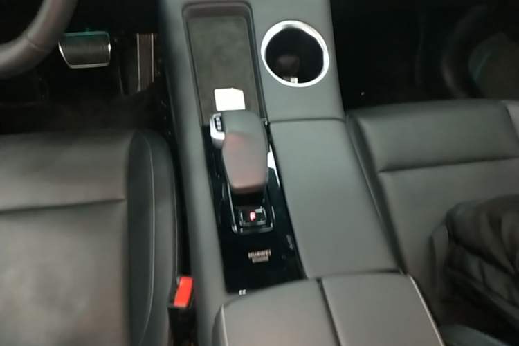 Used Hima AITO M5 2022 Extended-Range Four-Wheel Drive Performance Version Gear Lever