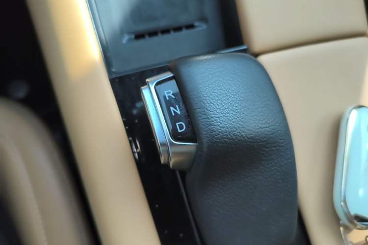 Used Hima AITO M5 2022 Extended-Range Four-Wheel Drive Ultimate Edition Gear Lever