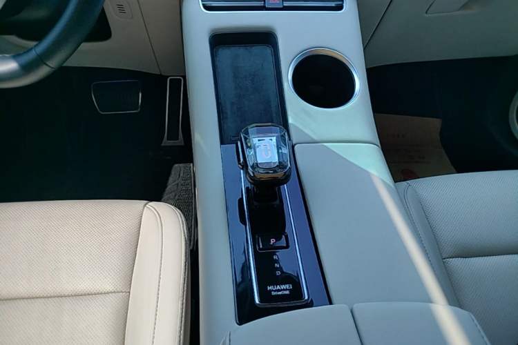 Used Hima AITO M5 2022 Extended-Range Four-Wheel Drive Performance Version Gear Lever