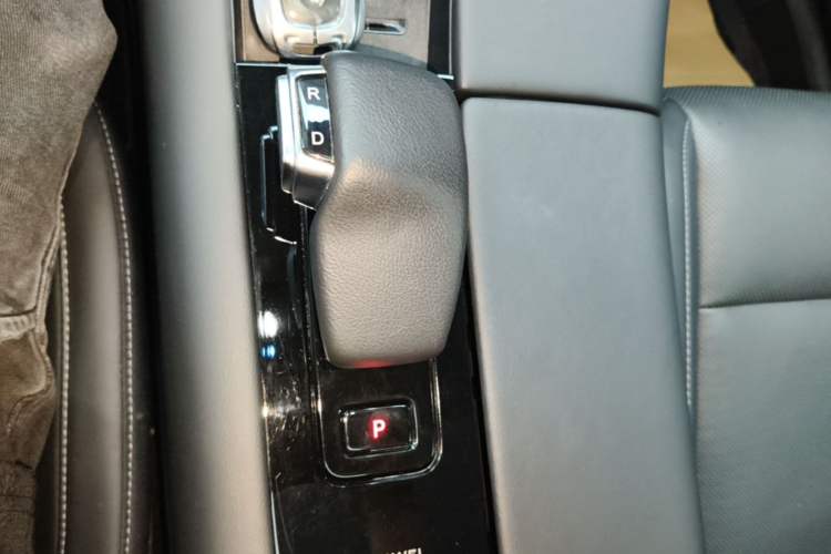 Used Hima AITO M5 2022 Extended-Range Four-Wheel Drive Ultimate Edition Gear Lever