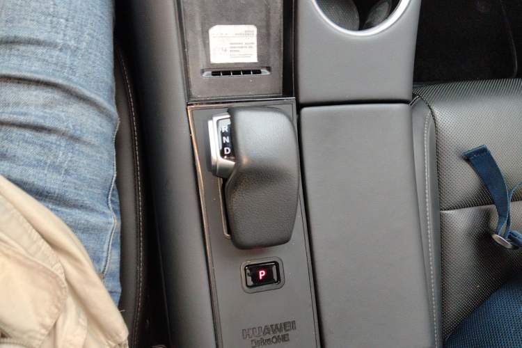 Used Hima AITO M5 2022 Extended-Range Four-Wheel Drive Ultimate Edition Gear Lever