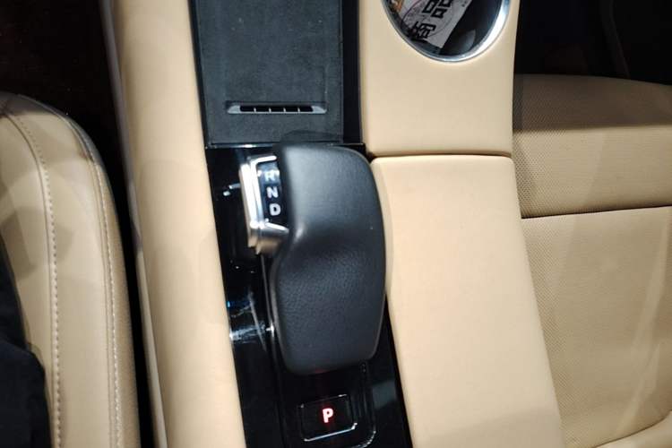 Used Hima AITO M5 2022 Extended-Range Four-Wheel Drive Performance Version Gear Lever