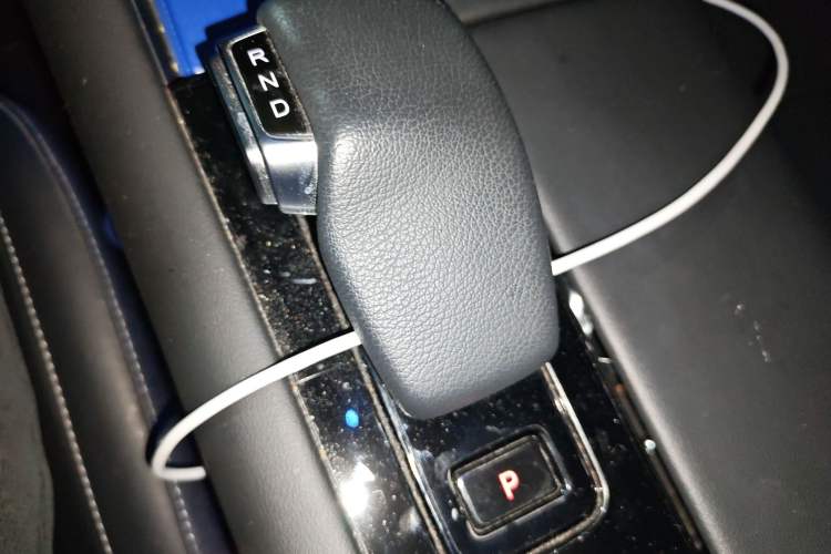 Used Hima AITO M5 2022 Extended-Range Four-Wheel Drive Performance Version Gear Lever