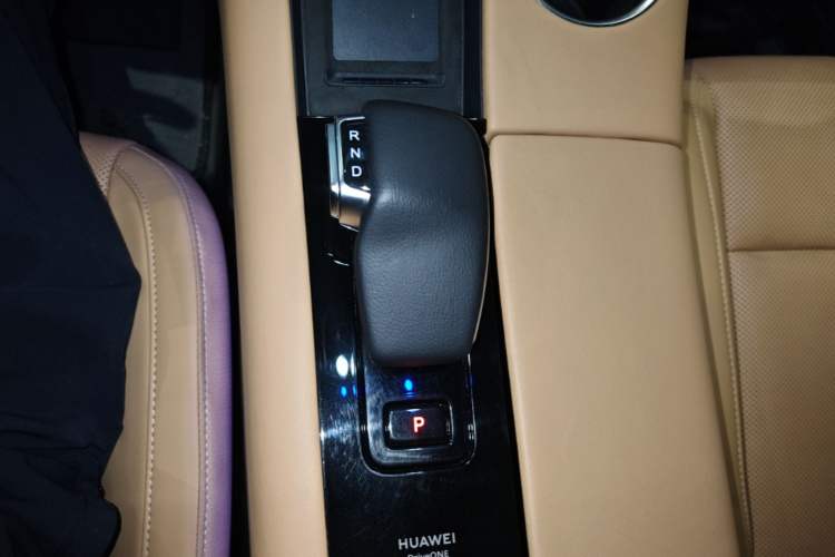 Used Hima AITO M5 2022 Extended-Range Four-Wheel Drive Ultimate Edition Gear Lever