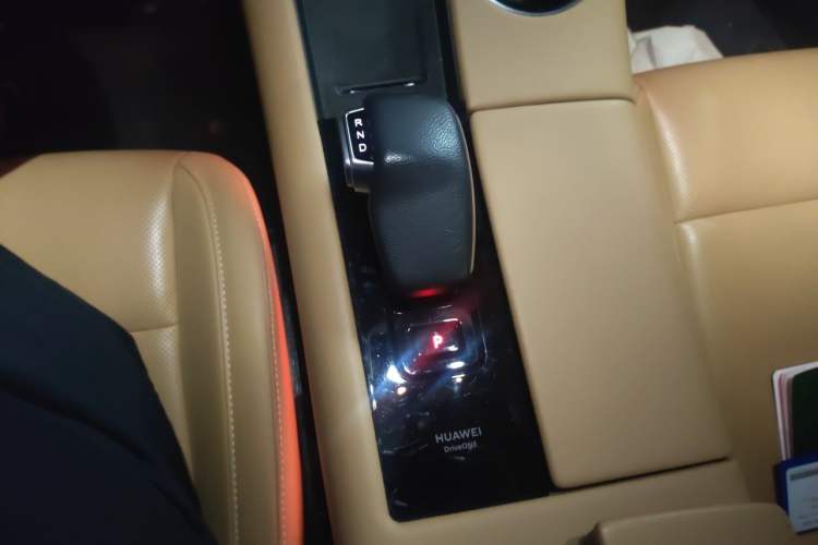 Used Hima AITO M5 2022 Extended-Range Four-Wheel Drive Performance Version Gear Lever