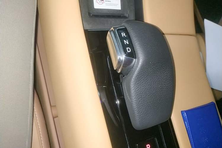 Used Hima AITO M5 2022 Extended-Range Four-Wheel Drive Ultimate Edition Gear Lever