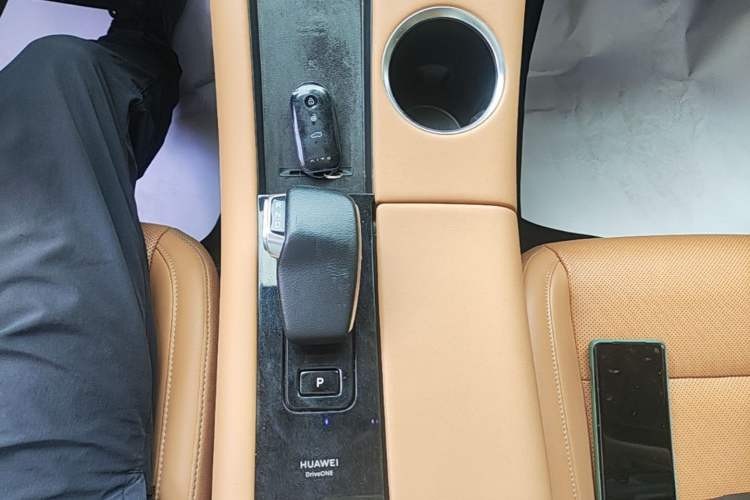 Used Hima AITO M5 2022 Extended-Range Four-Wheel Drive Performance Version Gear Lever