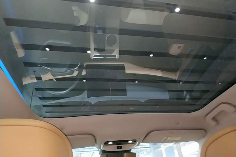 Used Hima AITO M5 2022 Range-Extended Rear-Drive Standard Version Headliner