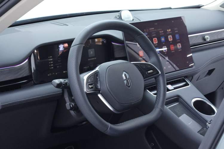 Used Hima AITO M5 2022 Range-Extended Rear-Drive Standard Version Interior 3