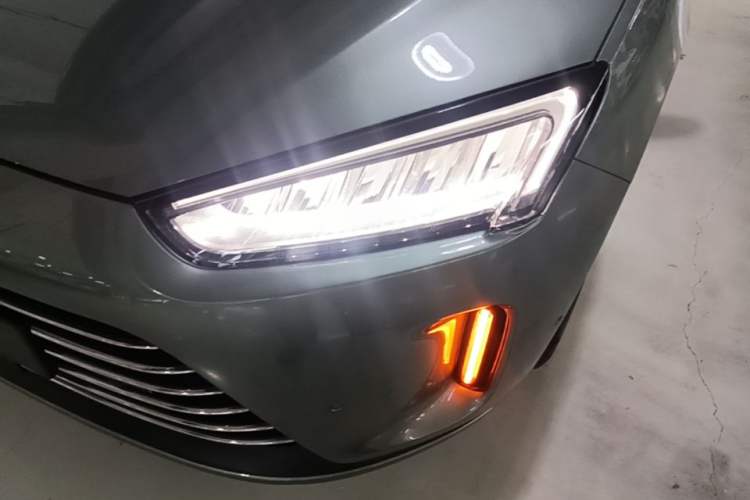 Used Hima AITO M5 2022 Extended-Range Four-Wheel Drive Ultimate Edition Left Front Headlight