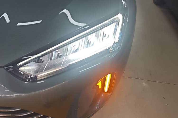 Used Hima AITO M5 2022 Extended-Range Four-Wheel Drive Performance Version Left Front Headlight