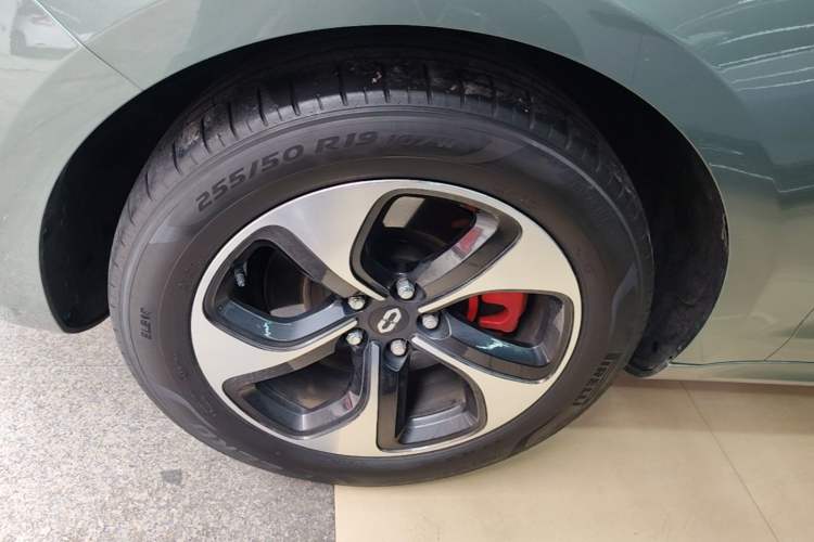 Used Hima AITO M5 2022 Range-Extended Rear-Drive Standard Version Left Front Wheel Hub