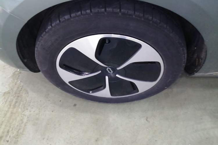 Used Hima AITO M5 2022 Pure Electric Rear-Drive Standard Edition Left Front Wheel Hub